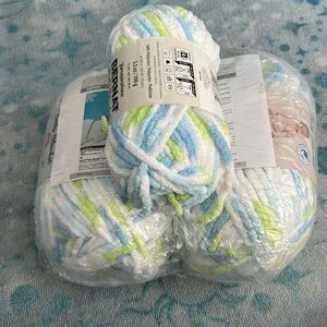 Bernat Super bulky baby yarn